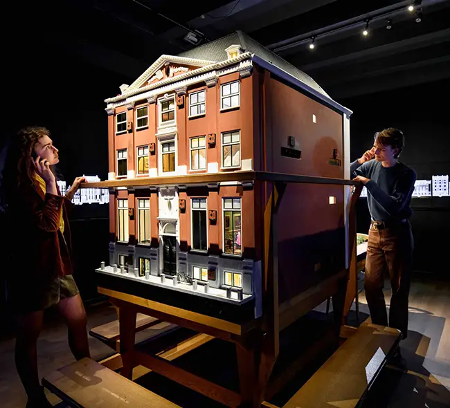Vaste tentoonstelling over de Amsterdamse grachten in het Grachtenmuseum
