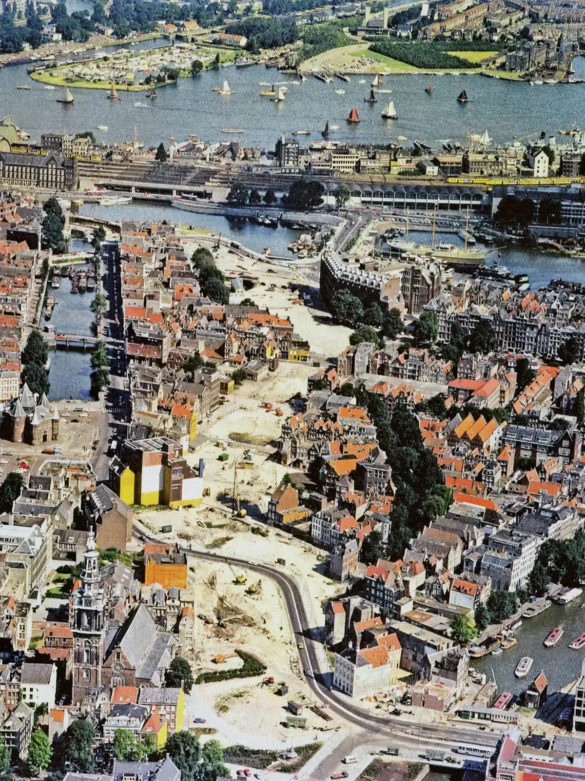 Grachtenmuseum luchtfoto Nieuwmarkt 1977