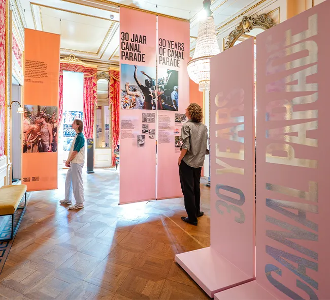 Tentoonstelling 'Liefde op de Grachten - 30 jaar Canal Parade' in het Grachtenmuseum